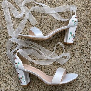 NWOT Allegra K White Floral Chunky Heel Size 8.5